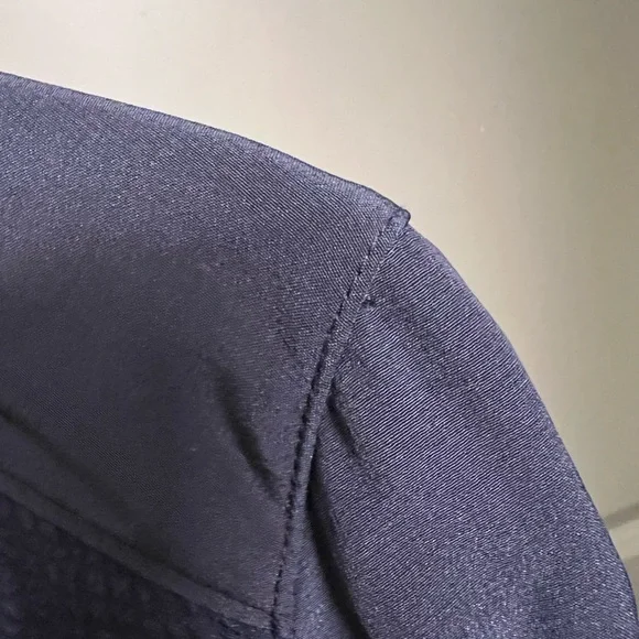 Vince Navy Long-Sleeve Crocodile-Embossed Blouse Size S - Picture 11 of 11